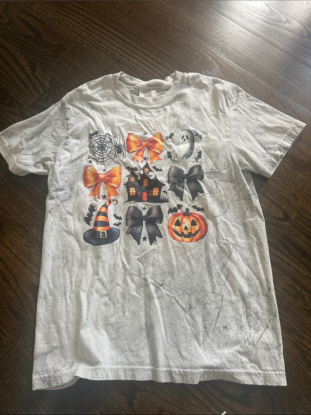 NWOT Halloween Graphic Tee - Size S